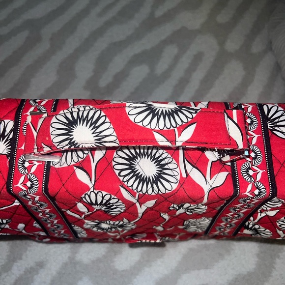 Vera Bradley Deco Daisy Messenger/Laptop Bag - Picture 10 of 16